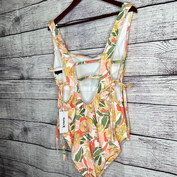 NWT HURLEY FLORAL PRINT One Piece Bathing Suit Size 1X - Picture 3 of 10
